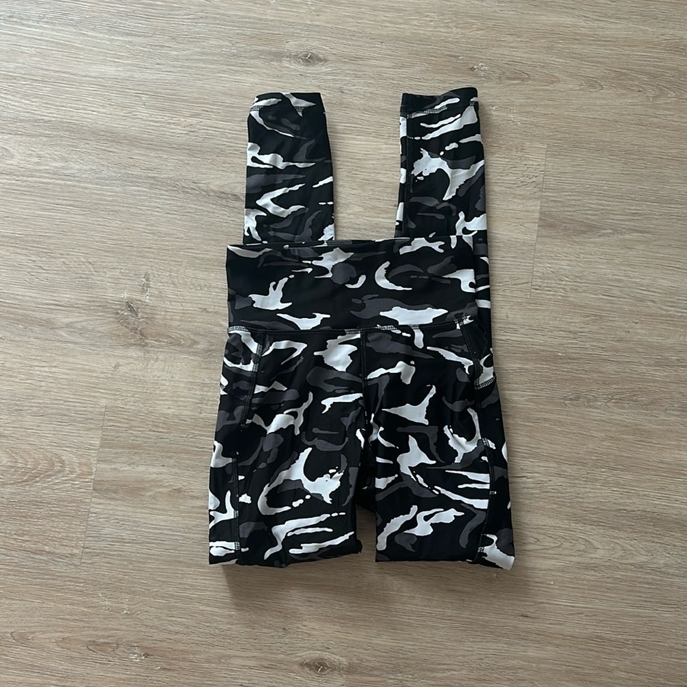 Human Performance Engineering Leggings Size Small… - image 1